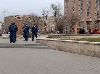 В Ереване представители АРФД подвергнуты приводу за прогулку в парке
