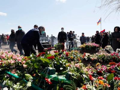 PM honors memory of Artsakh war victims in Armenian village