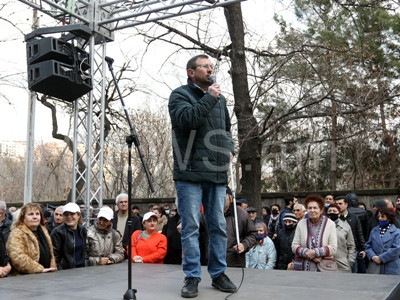 Եզակի դեպք է, որ երկրի ղեկավարը արհամարհում է Ծաղկազարդի տոնը եւ գաղտագողի առավոտից ընկել է գյուղերը. Գեղամ Մանուկյան