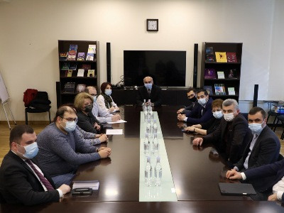 Նոր օրենքը ենթադրում է հավատարմագրման կարգի վերանայում. ԿԳՄՍ նախարար՝ ՈԱԱԿ-ի ներկայացուցիչներին