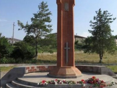 Azerbaijanis destroy monument in Karabakh's Shushi