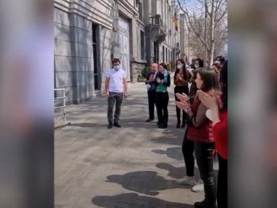 Armenia high-tech ministry employees bid farewell to outgoing minister