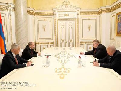 Armenia premier, Russia deputy PM discuss work on regional unblocking
