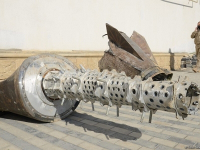 Azerbaijan displays “Iskander missile fragments”