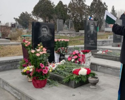 Ապրիլյանից հետո էլի դասեր չքաղեցին, էլի քնեցին. պետք է զինեին բանակը. Արմենակ Ուրֆանյանի մայր