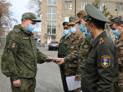 Several medical specialists of Russian troops are awarded with Armenia MOD medals