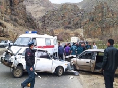 Վայք-Ջերմուկ ավտոճանապարհին բախվել են «VAZ-2107»–ը, «Opel»–ը եւ «Volvo»–ն․ կան տուժածներ