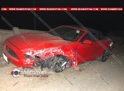 Խոշոր ավտովթար Երևանում. բախվել են Ford Mustang-ն ու թիվ 72 երթուղին սպասարկող ГАЗель-ը. վերջինս կողաշրջվել է