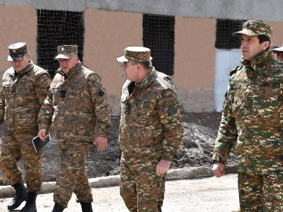 Armenia army chief visits eastern border zone