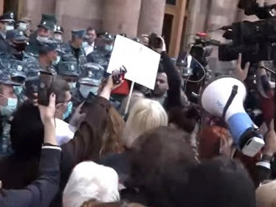 Opposition movement women’s protest participants try to enter Armenia government building