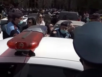 Police: 15 people apprehended from Armenia government building courtyard