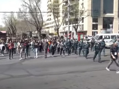Opposition movement women’s picket participants march to Yerevan central police station