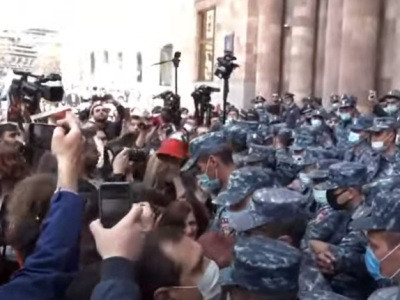 «Ոստիկաններից մեկը հարվածներ է հասցրել լրագրողին՝ խոչընդոտելով նրա մասնագիտական աշխատանքը». «Մեդիա պաշտպան»