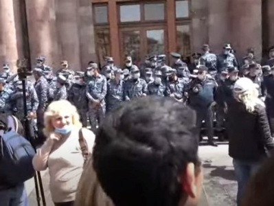 Police apprehend wife of Armenia national hero Tiran Khachatryan