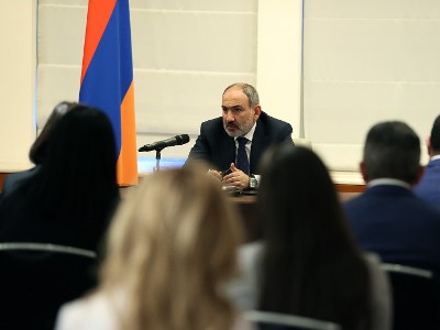 Tert.am: 3 young people apprehended after trying to attend meeting with Armenia PM in Moscow