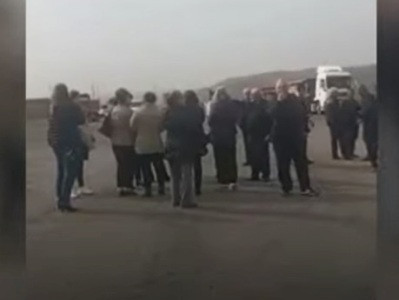 Armenian POWs’ relatives block roads in Shirak Province