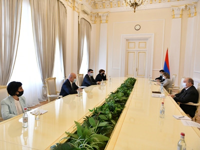 Արմեն Սարգսյանը լրագրողական կազմակերպությունների ղեկավարների հետ քննարկել է ԶԼՄ-ներին առնչվող օրենսդրական փոփոխությունը