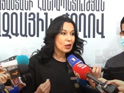 Մայրը՝ իր որդու սիրելի խուրմաները ձեռքին, գալիս էր օդանավակայան․ Նաիրա Զոհրաբյան