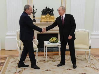 Կարմիր թղթապանակ, փոքր սեղան բանակցություններին. Ի՞նչ է մնացել Պուտին-Փաշինյան հանդիպման կադրերի հետեւում