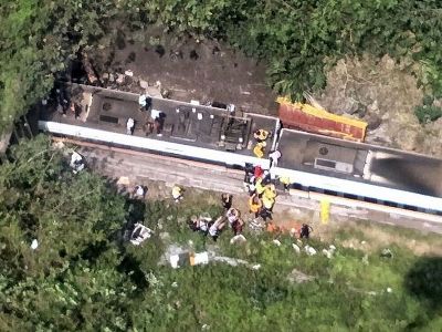 Taiwanese transport chief resigns over train crash