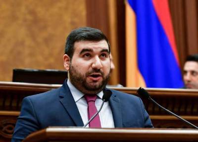 «Հրապարակ». Թիվ 1 ուսապարկի խորամանկությունը թույլ տվեց Փաշինյանին ճողոպրել լրագրողներից