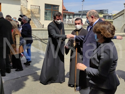 Armen Sarkissian visits St. George Church in Tbilisi