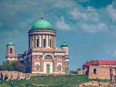 Հունգարիայի ամենամեծ եկեղեցու խաչի մեջ ժամանակի 176-ամյա պարկուճ են հայտնաբերել