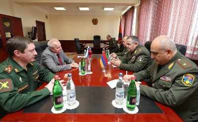 Armenian army's General Staff chief receives Russia Ambassador