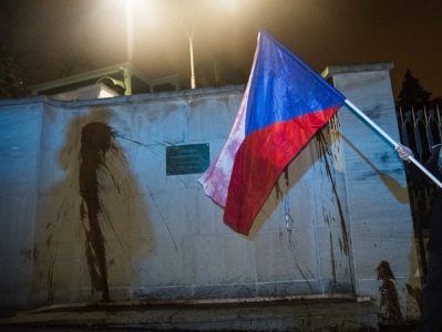 Czech citizens pour ketchup on walls of Russia Embassy in Prague