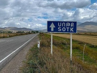 Employees of Armenia's Sotk gold mine shut down road with demand for their salaries