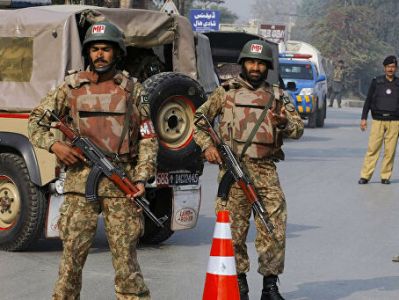 Pakistan releases 11 policemen taken hostage by Islamists