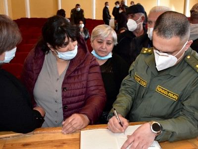 Armenia Armed Forces officers meet with relatives of war veterans