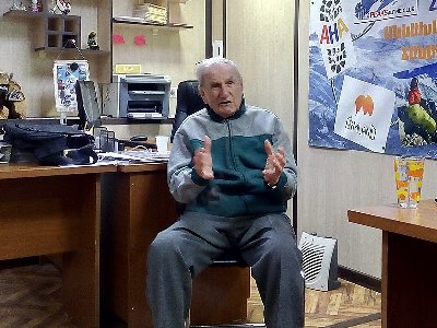 Yerevan Council of Elders bestows Honorary Citizen title upon alpinist Aghvan Chatinyan
