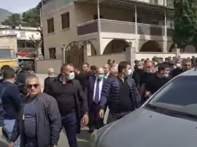 Armenia premier trying to march in Agarak under locals’ cursing, insults