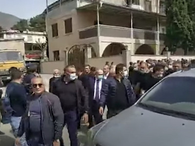 «Արա, դուք եք կապիտուլյանտը». Նիկոլ Փաշինյանը՝ քաղաքացուն