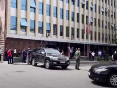 Armenia National Security Service head, Police chief arrive in Syunik provincial hall