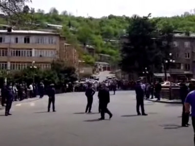 Միջադեպ Փաշինյանին աջակցողների եւ նրա դեմ բողոքող կապանցիների միջեւ