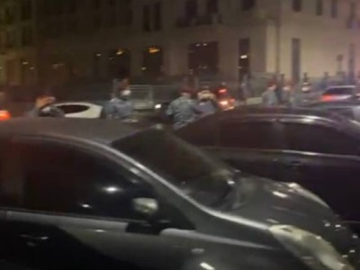 Armenia citizens gathering near PM's governmental mansion, there are many police troops (LIVE)