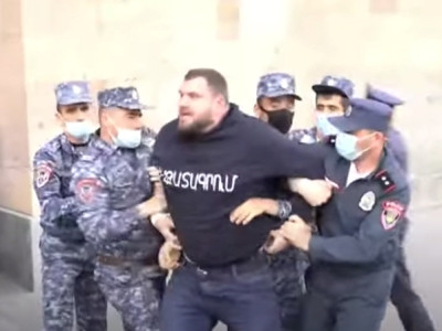 Armenia Police: 8 people apprehended outside government building