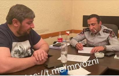 «Աշխատանքային մթնոլորտ էր, ոստիկանը կարող էր և ծխել». Իգոր Խաչատուրովի փաստաբանը՝ հայտնի լուսանկարի մասին