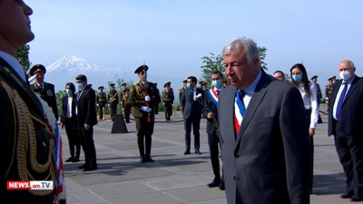 France Senate speaker visits Armenian Genocide Memorial in Yerevan