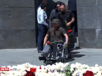 Արցախում վիրավորված զինծառայողներն այցելում են Ծիծեռնակաբերդի հուշահամալիր