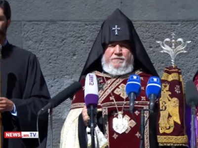 Catholicos of All Armenians visits Genocide memorial