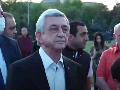 «Սպասեք դրական լուրերի». Սերժ Սարգսյանը՝ Ծիծեռնակարբերդի հուշահամալիրում է (ֆոտո)