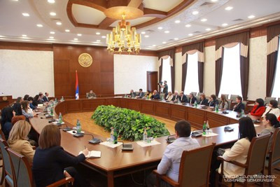 Karabakh President meets with MFA personnel