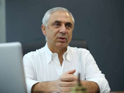 Արտակ Թովմասյանը հիշեցնում է՝ պետք է ձեւավորել անկախ կառավարություն, փոխել Սահմանադրությունն ու ԸՕ-ն