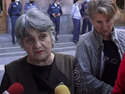 Displaced residents of Karabakh’s Kashatagh stage protest outside Armenia government building