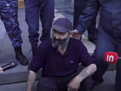 Armenian father of deceased war veteran declares sitting strike near government building