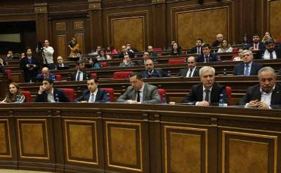 «Հրապարակ». Վարչապետի չընտրության ուշագրավ պատկերը. Փաշինյանին իր անհուն սե՞րն է ուզում ցուցադրել