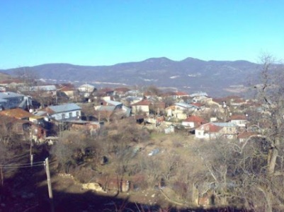 Azerbaijanis destroying cemetery in Taghavard village of Karabakh's Martuni region